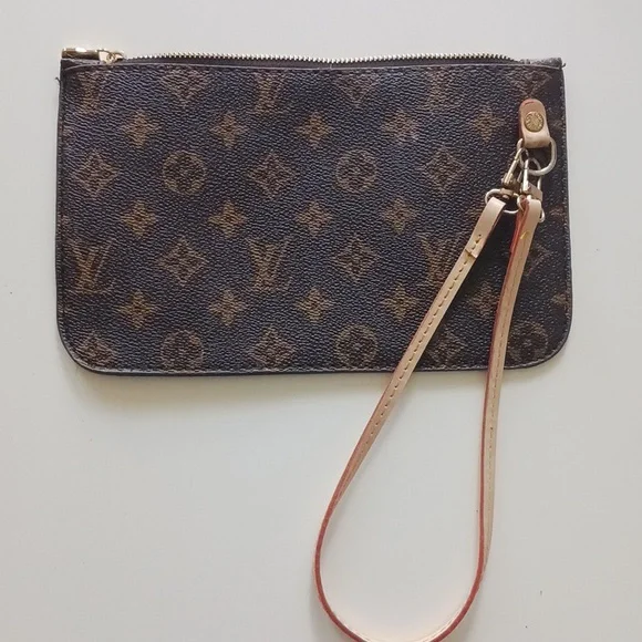 Fashion Design Like Louis Vuitton Wristlet - Picture 4 of 9